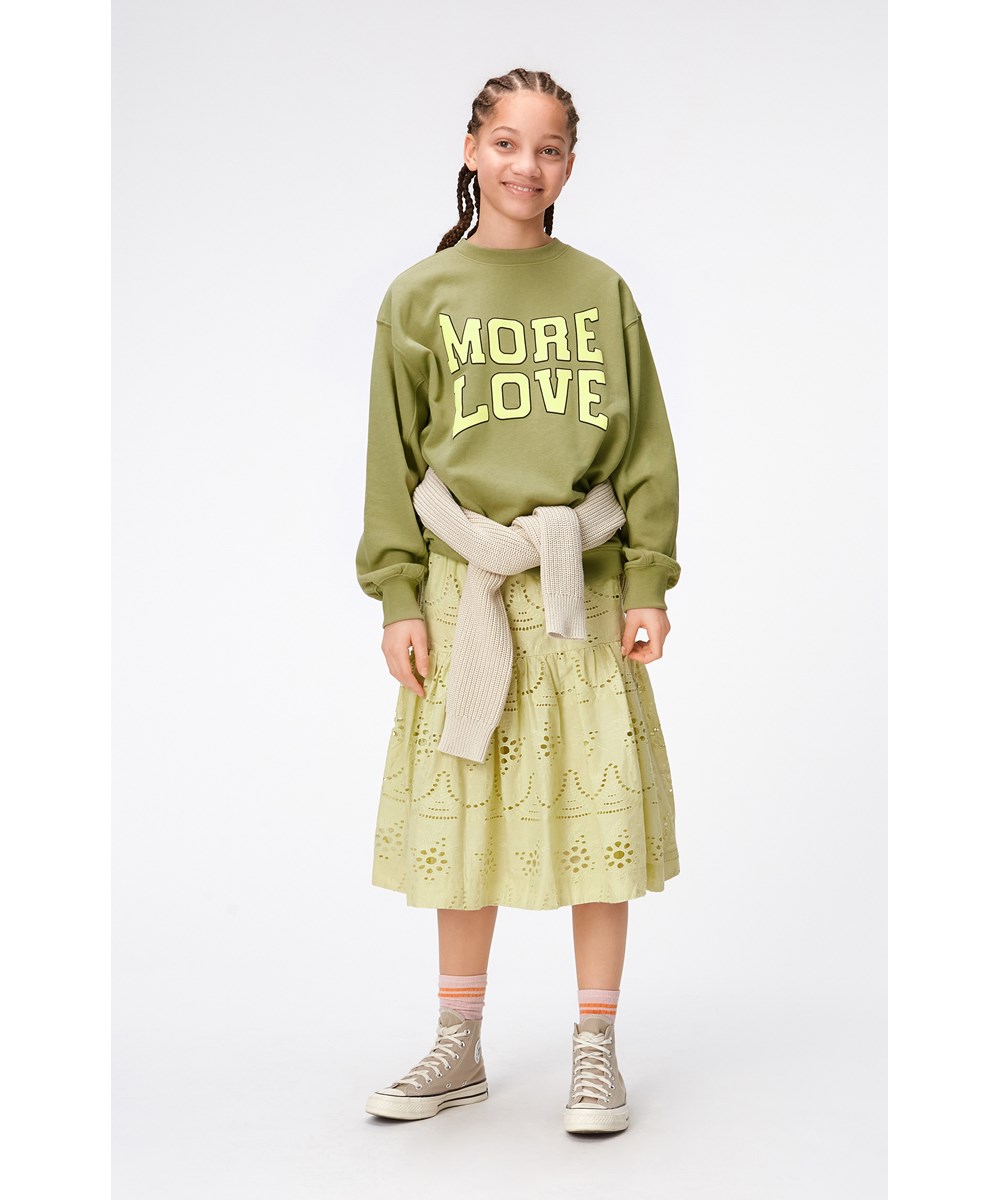 Magni - Sage - Olivgrön tröja med "More Love" framtill.