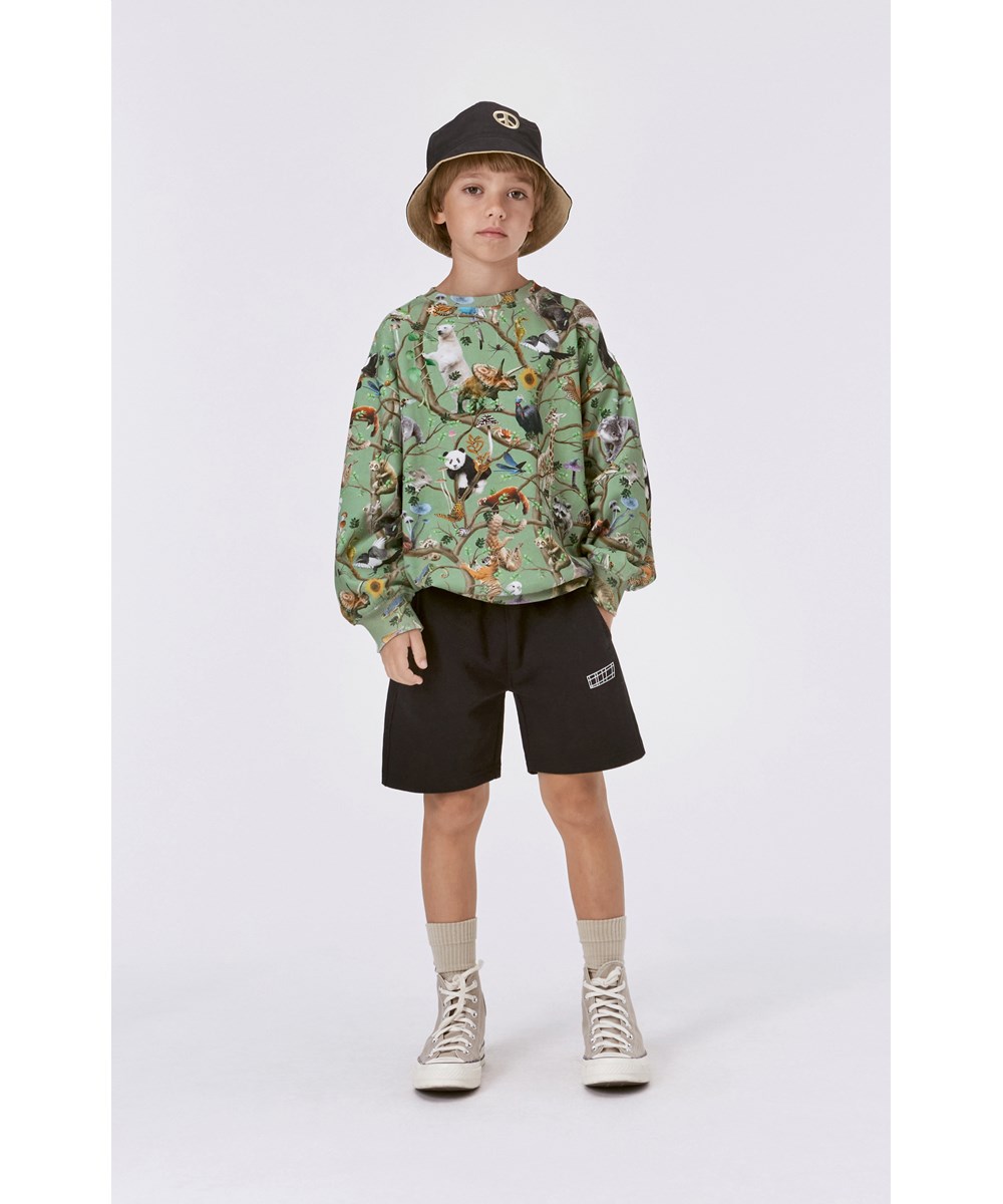 Monti - Lively Tree - Grön ekologisk sweatshirt med djurmönster.