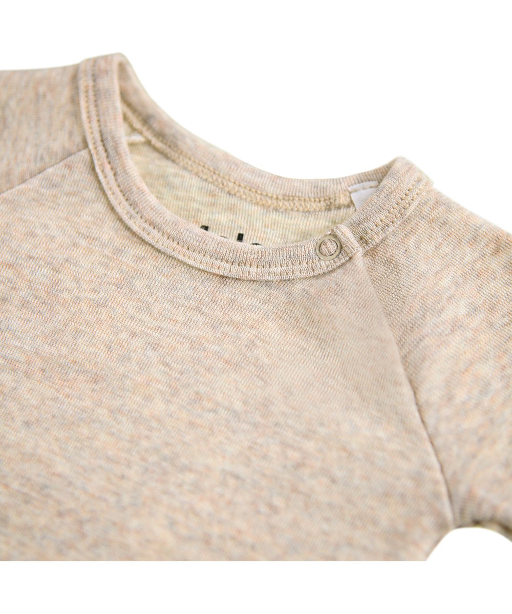 Farai Wool - Oatmeal Melange - Beiger Langarm-Body für die Kleinen aus Merinowolle.