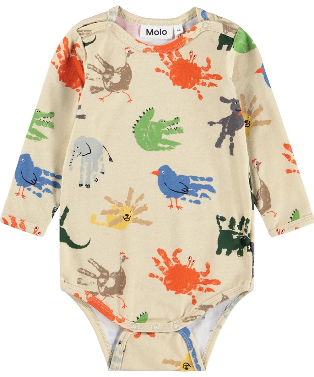 Foss - Hand Animals - Beiger Langarm-Body für die Kleinen aus Öko-Baumwolle mit einem Druck von bunten Handabdrücken, die als Tiere gezeichnet sind.