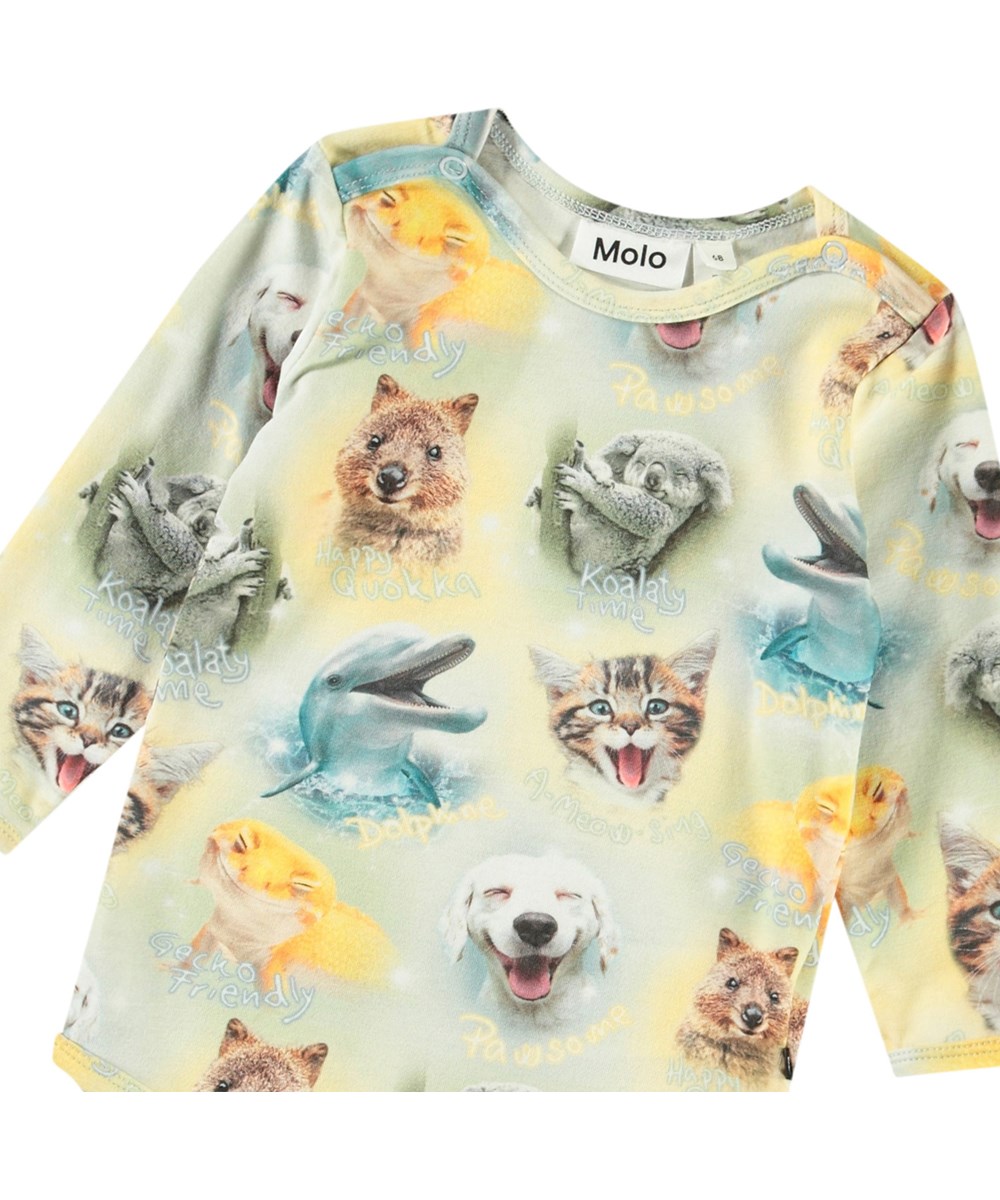 Foss - Smilng Cubs - Langärmeliger Body aus Öko-Baumwolle für Babys mit einem Aufdruck von lächelnden Tierjungen.