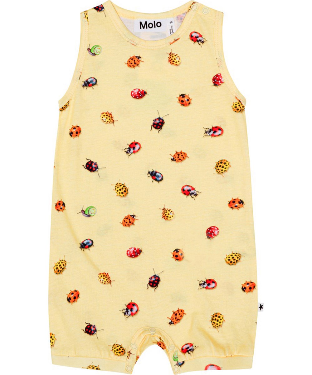 Fu - Coccinella - Gelb Babyanzug aus Öko-Baumwolle mit einem Aufdruck aus bunten Marienkäfern und Schnecken