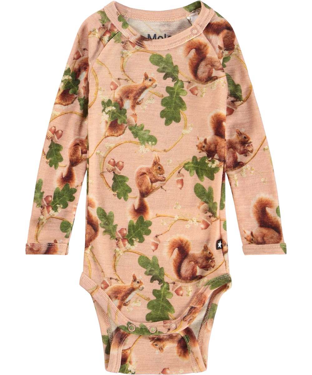 Farai Wool - Squirrel Harmony - Roze rompertje voor de kleintjes gemaakt van merinowol met lange mouwen en een eekhoornprint.