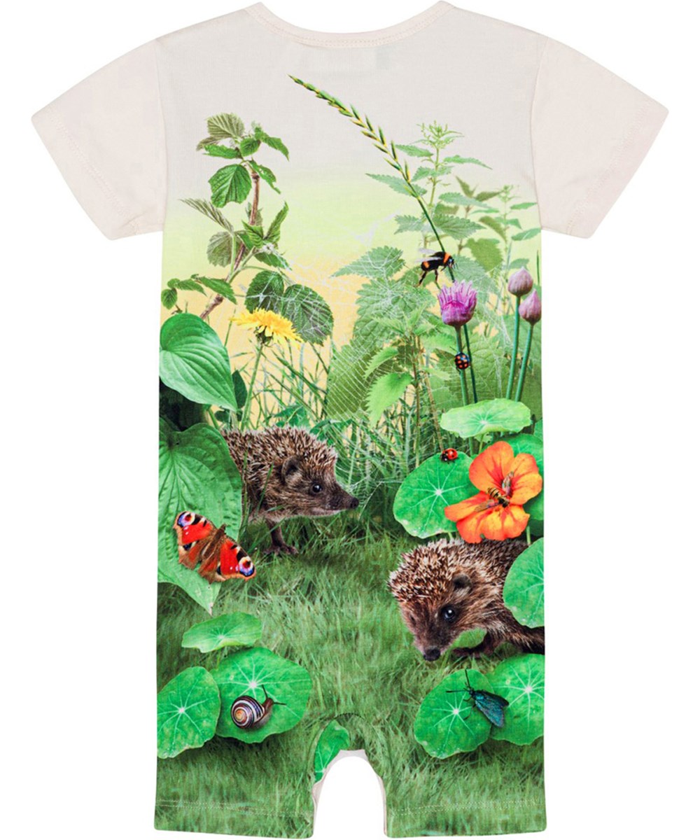 Finn - Nature Living - Short sleeve, off-white romper in organic cotton with print of porcupine and insects