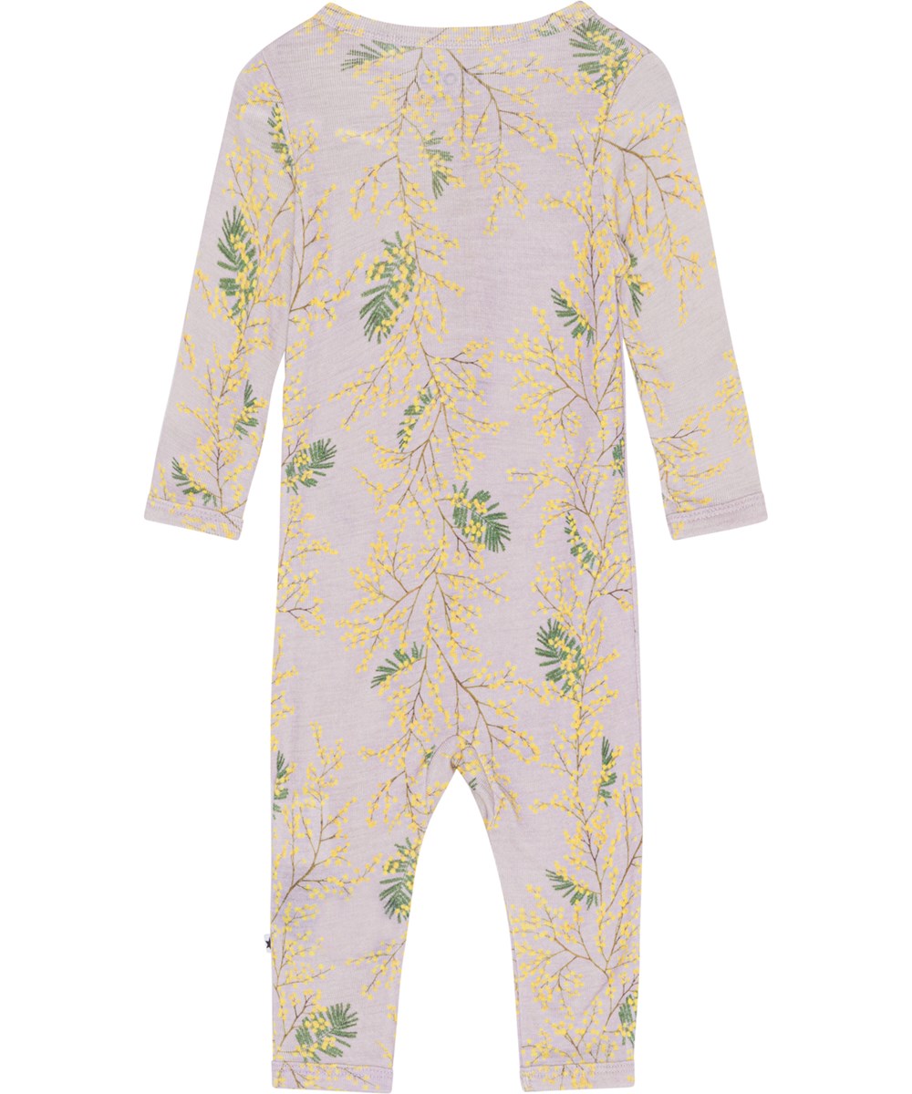 Fahari - Mimosa Wool - Lilla babydragt i Oeko-Tex merino uld og allover mimosa print