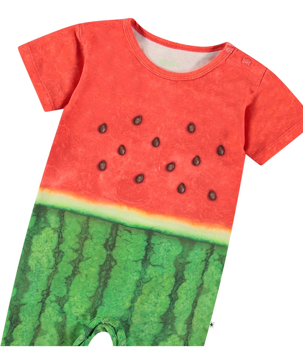 Finn - Be A Melon - Heldragt med korte ærmer og ben i økologisk til baby. Dragten har vandmelonsprint.