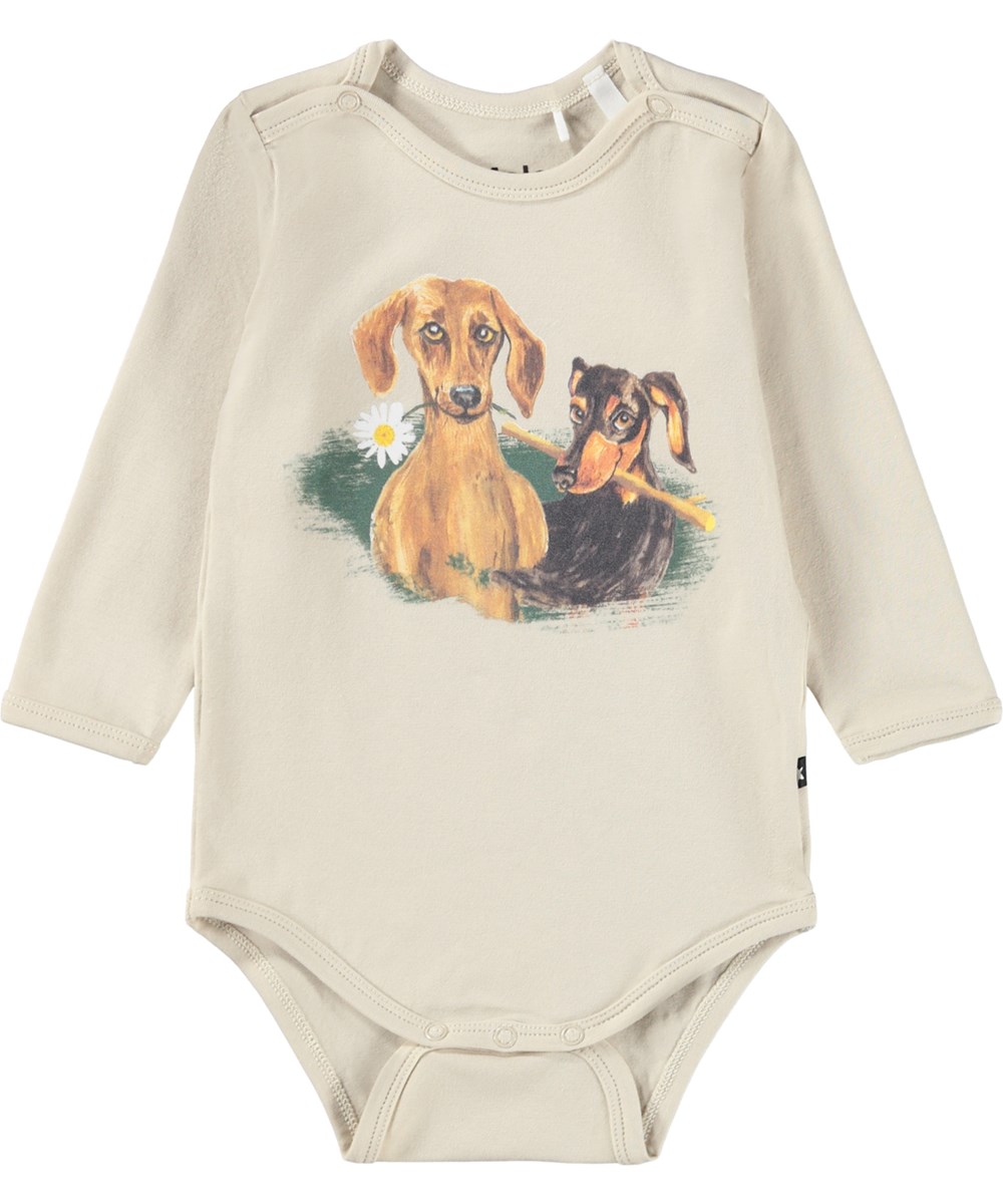 Foss - Doggy Portrait - Beige langærmet body i økologisk bomuld til baby med print af to gravhunde. 