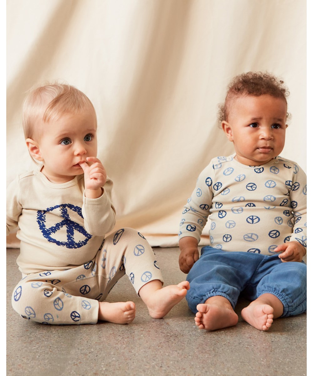 Foss - Peace All Over - Beige babybody med print af peace tegn