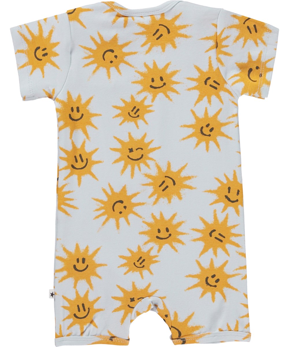 Free - Sunny Smiles - Lyseblå babydragt med print af sole