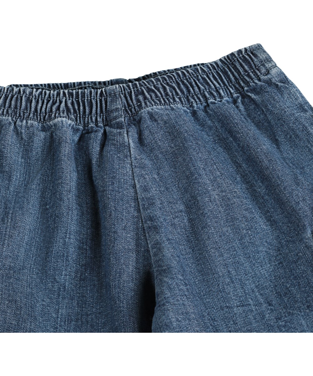 Sae - Chambrey Blue - Blauwe cargobroek voor de kleintjes gemaakt van biologisch katoenen chambray