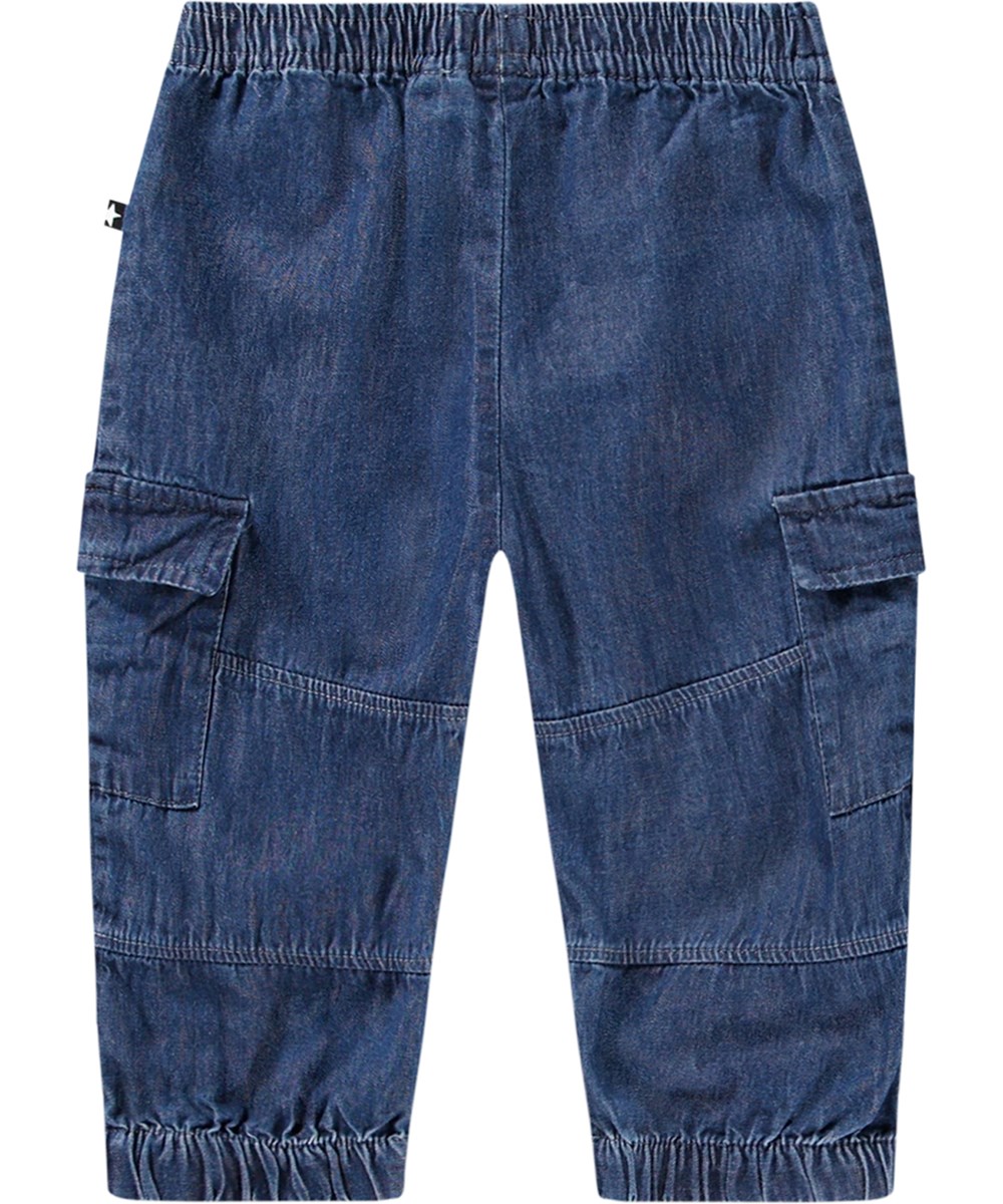 Sae - Mid Blue Wash - Zachte biologische katoenen chambray cargobroek voor baby's en peuters.
