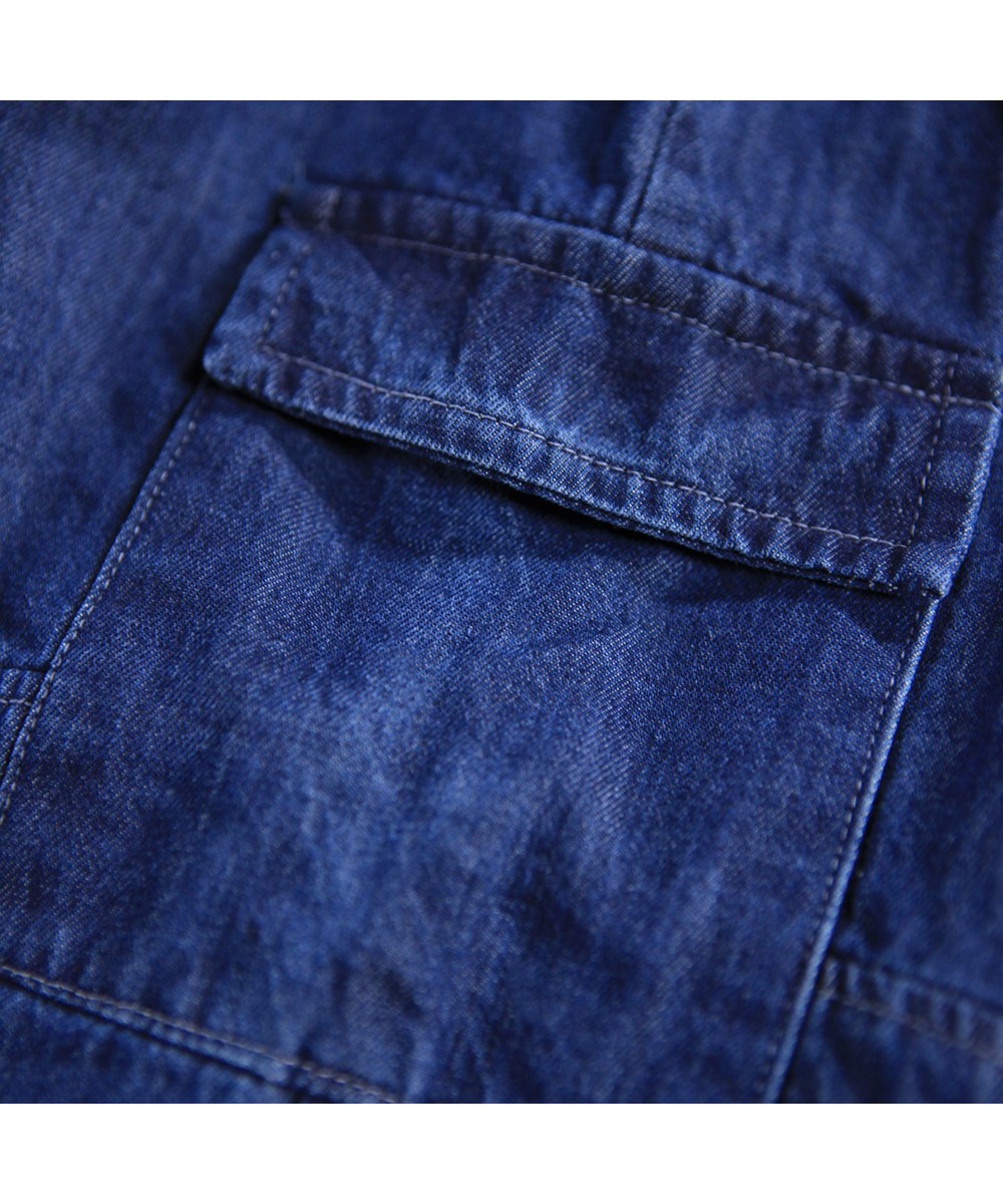 Sae - Mid Blue Wash - Blauwe cargobroek voor de kleintjes gemaakt van biologisch katoenen denim.