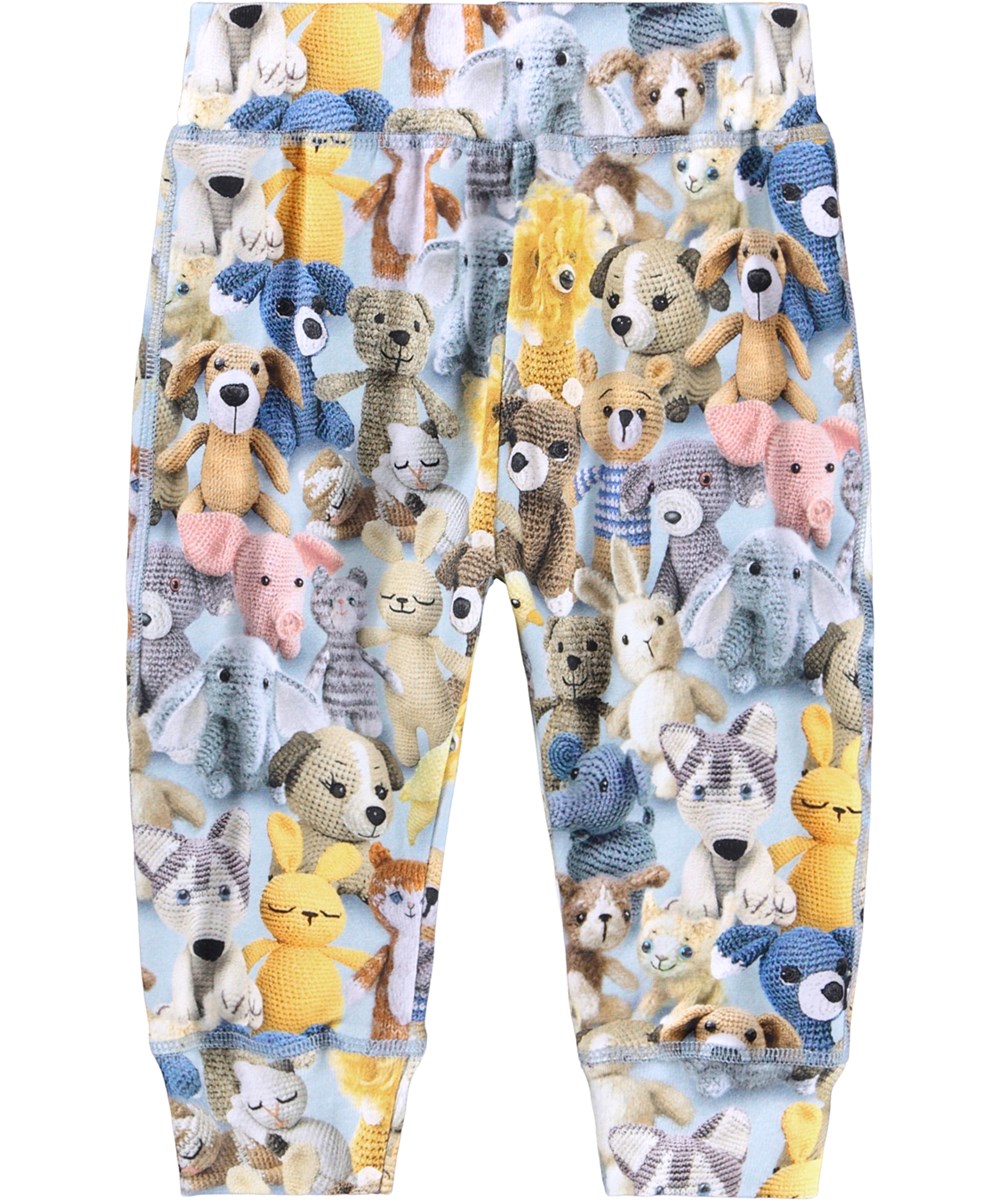 Sammy - Crochet Cuties - Lichtblauwe broek voor de kleintjes gemaakt van zachte biologische katoenen jersey met een print van gehaakte teddyberen.