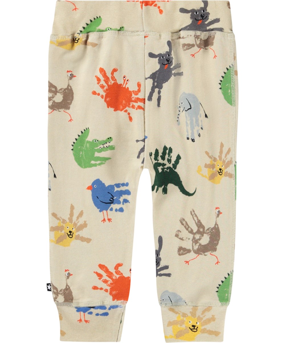 Sammy - Hand Animals - Beige broek voor de kleintjes gemaakt van zachte biologische katoenen jersey met een print van kleurrijke handafdrukken die eruitzien als dieren.