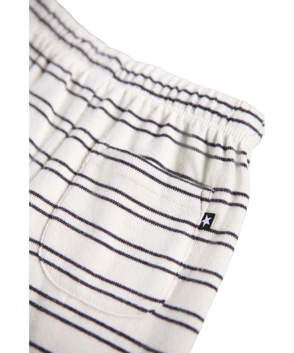 Saxon - Cocoa Stripe - Bruine-gebroken wit gestreepte broek voor de kleintjes gemaakt van biologisch katoen.