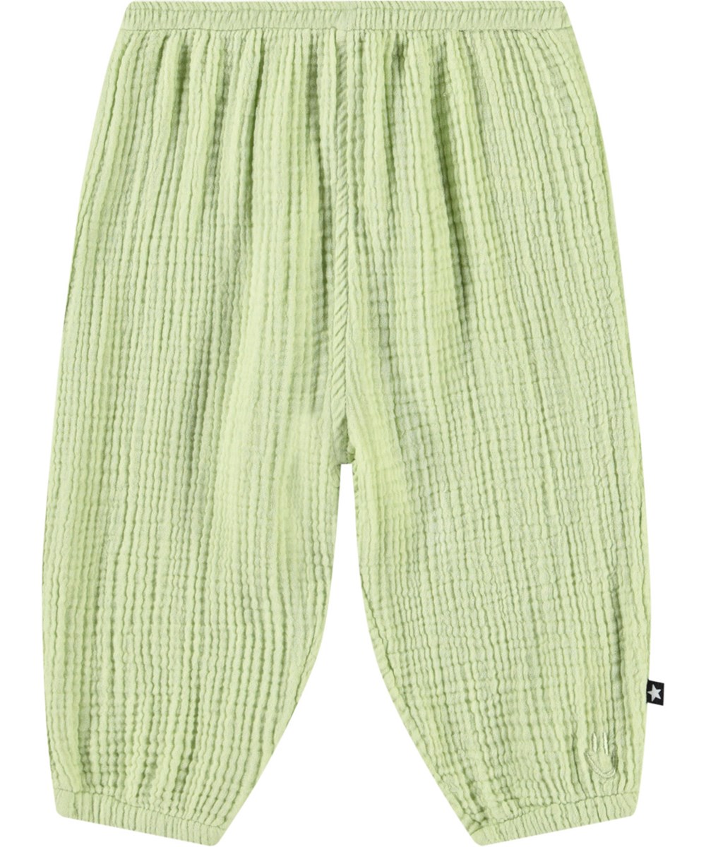 Serene - Misty Green - Lichtgroene broek voor baby's en kinderen van biologisch wafelkatoen met een ruimvallende pasvorm en elastische boorden.