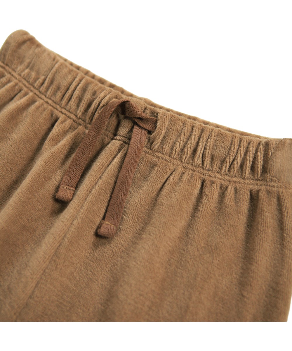 Sigo - Fawn - Bruine broek voor de kleintjes gemaakt van biologisch katoenen fluweel.