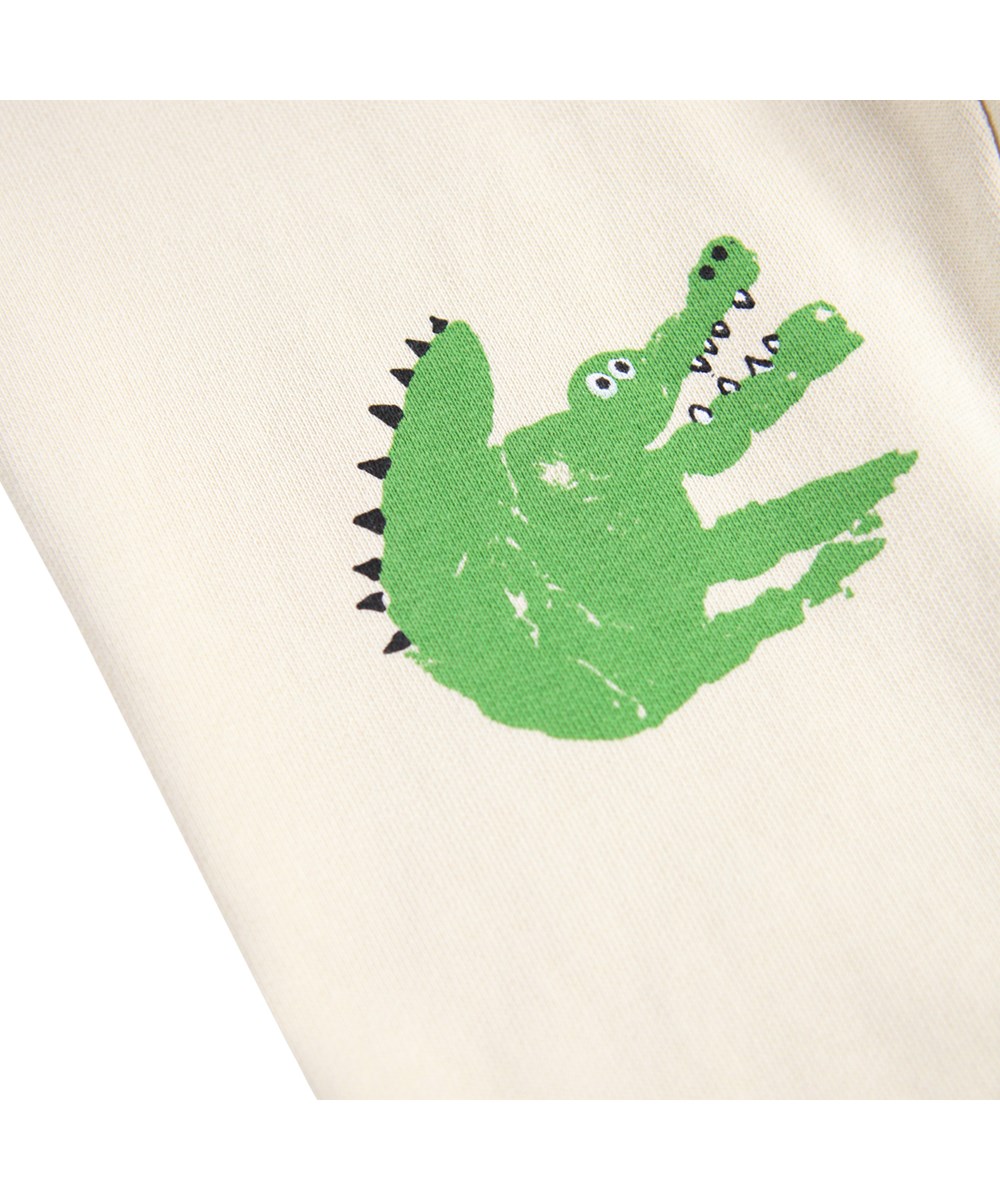 Simeon - Croco-Phant - Zachte gebroken witte broek voor de kleintjes gemaakt van biologisch katoen met een handafdruk van kleurrijke dieren.