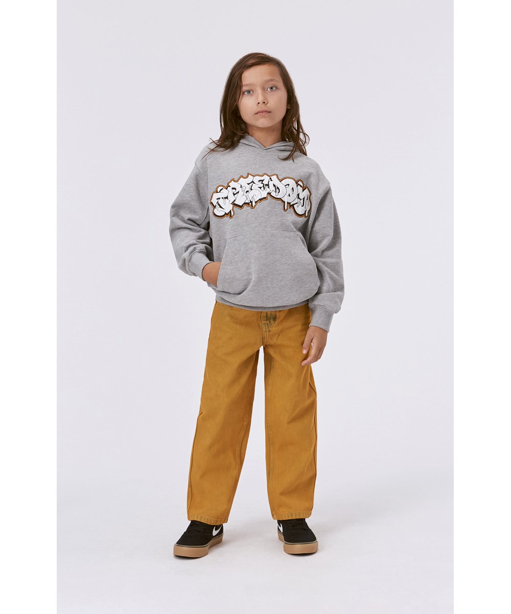 Aiden - Yellow Overdye - Orange jeans i loose fit i økologisk bomuld