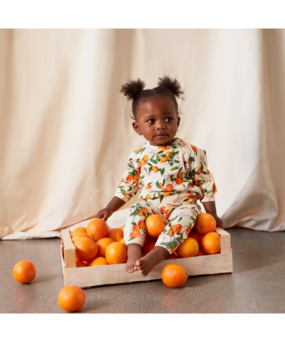Simeon - Mini Mandarins - Lyse baby sweatpants med mandarin print