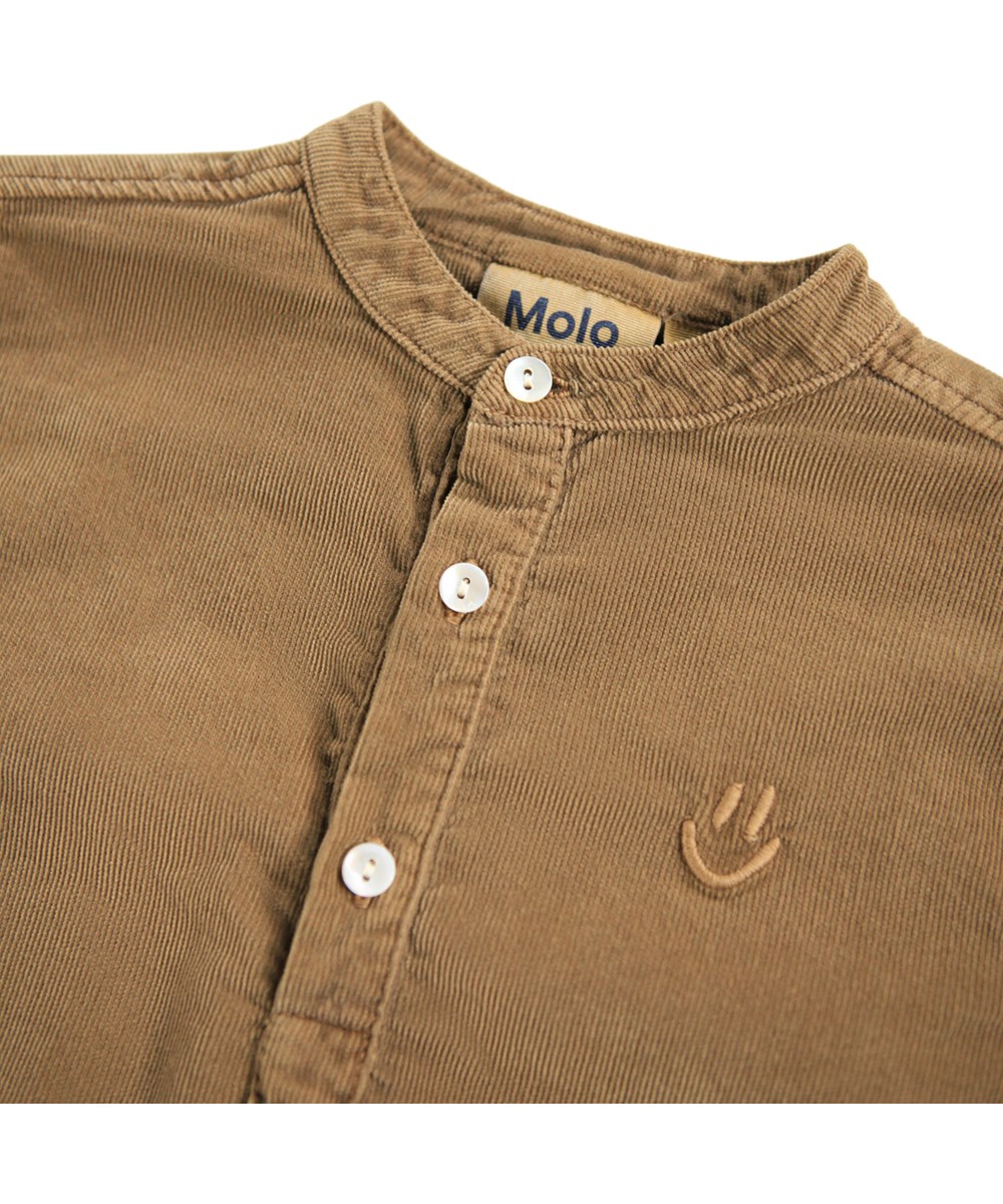 Enoz - Fawn - Braunes Samtshirt für die Kleinen aus Öko-Baumwolle.