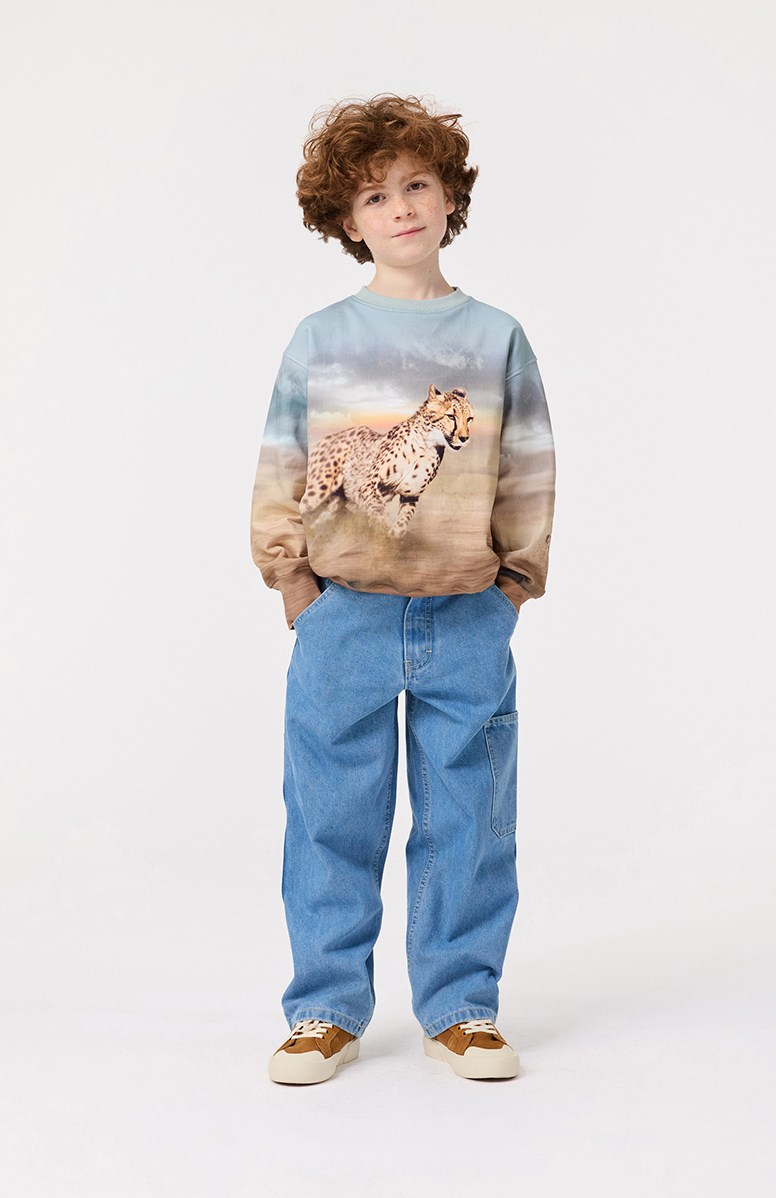 Archer - Indigo Light - Blaue Baumwolljeans mit Arbeitskleidungsdetails für Kinder.
