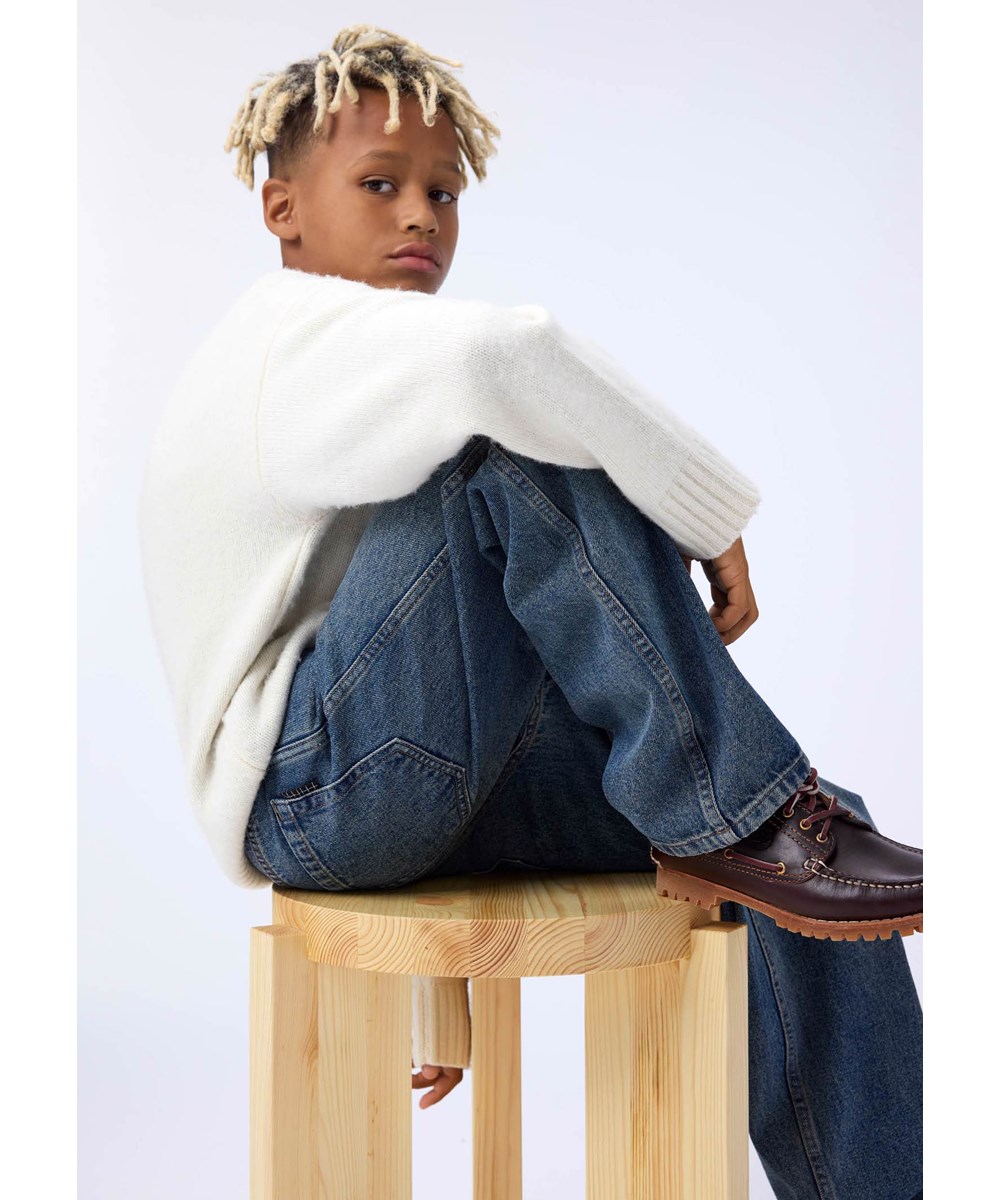 Aska - Blue Tint - Blaue Oversize-Jeans für Kinder.