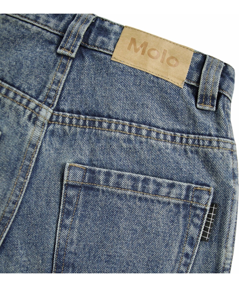 Aska - Blue Tint - Blaue Oversize-Jeans für Kinder.