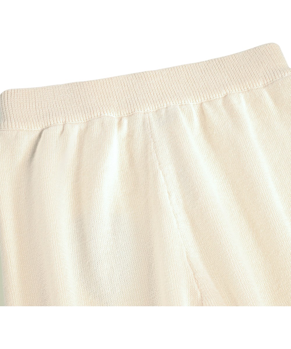 Solana - Heart Vibes - Weiche, weiße Strickhosen für die Kleinen aus Bio-Baumwolle mit Herzen