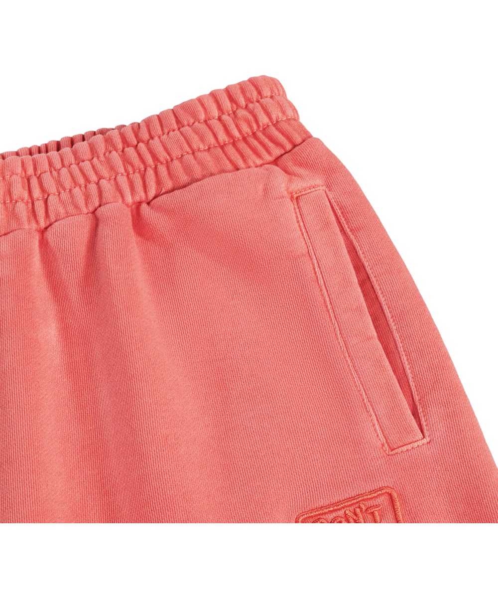 Ador - Red Ink - Roze kindershorts met geborduurde print gemaakt van biologische katoen 