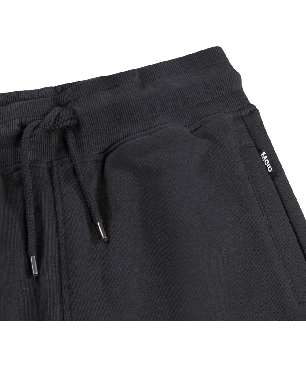 Alw - Black - Zwarte kindershorts gemaakt van zachte biologische katoenen jersey