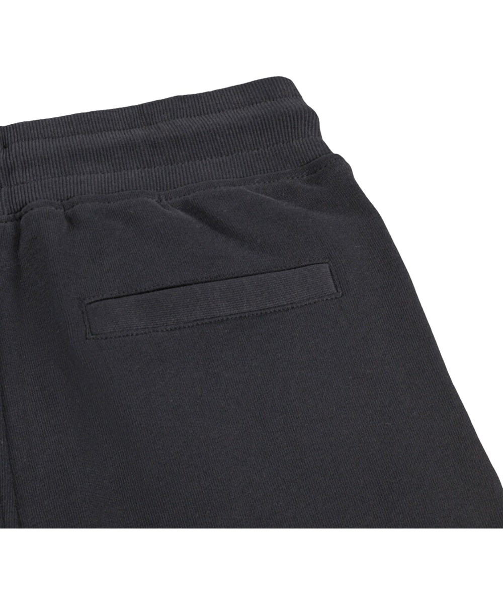 Alw - Black - Zwarte kindershorts gemaakt van zachte biologische katoenen jersey