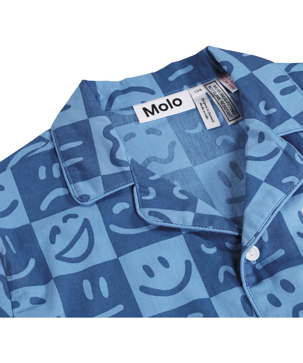 Lexi - Blue Vibes - Blauw geruite kinderpyjama met een print gemaakt van biologisch katoen 