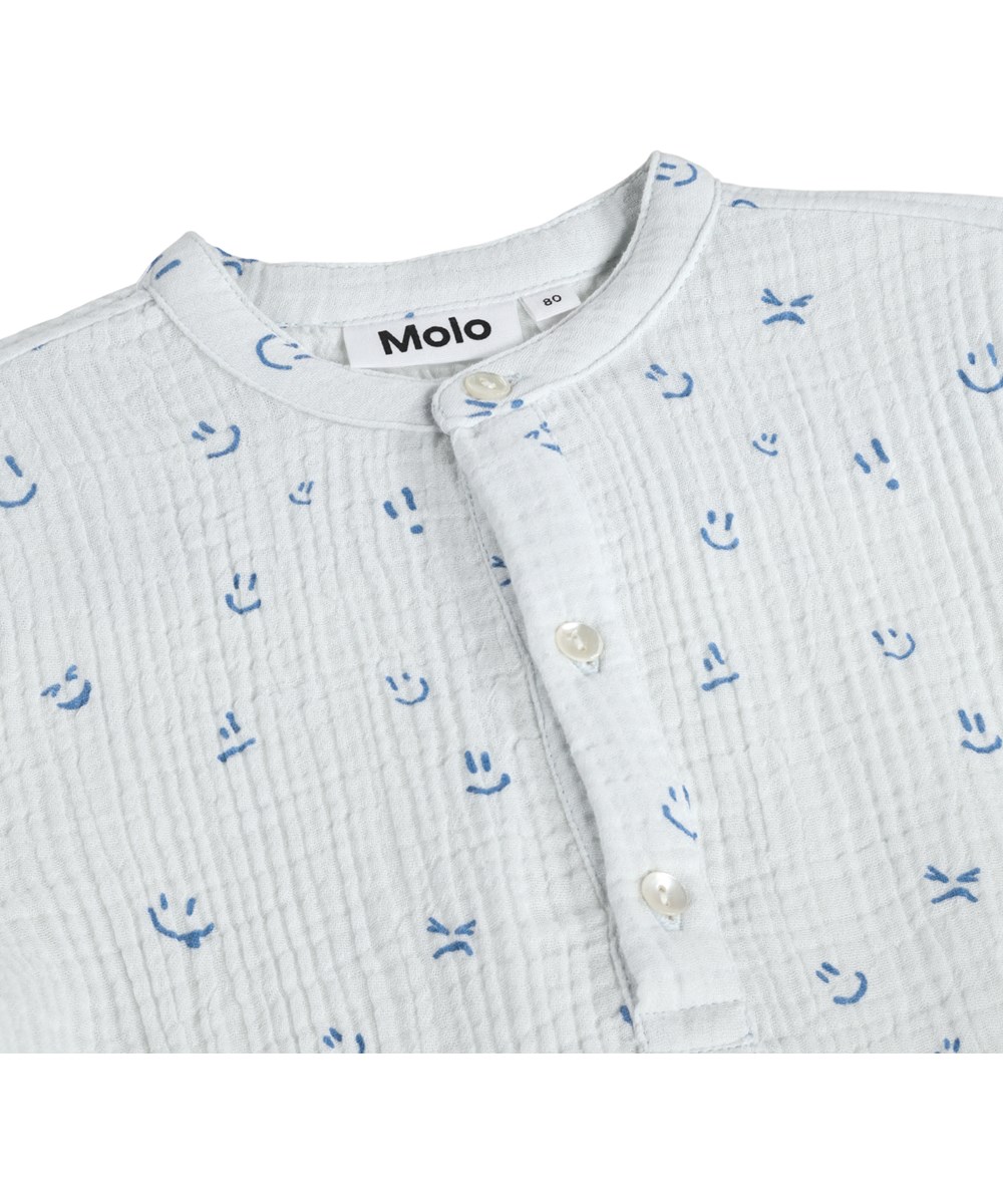 Enozo - Blue Vibes - Blauw, lang mouwenshirt voor de kleintjes gemaakt van biologisch katoenen mousseline met een vrolijke print