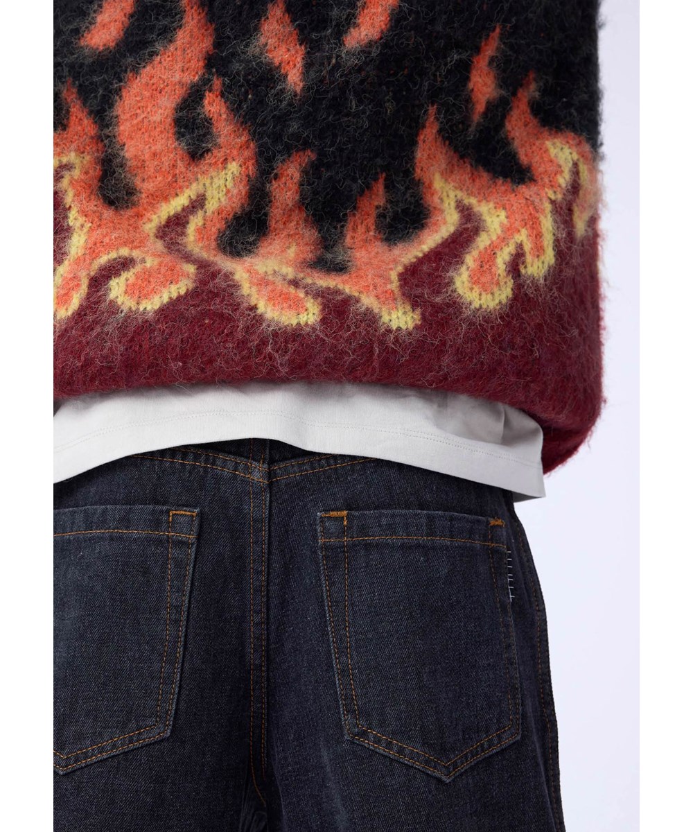 Aiden - Soft Dark Denim - Denim jeans for children made of cotton with a grey wash and copper stitching.