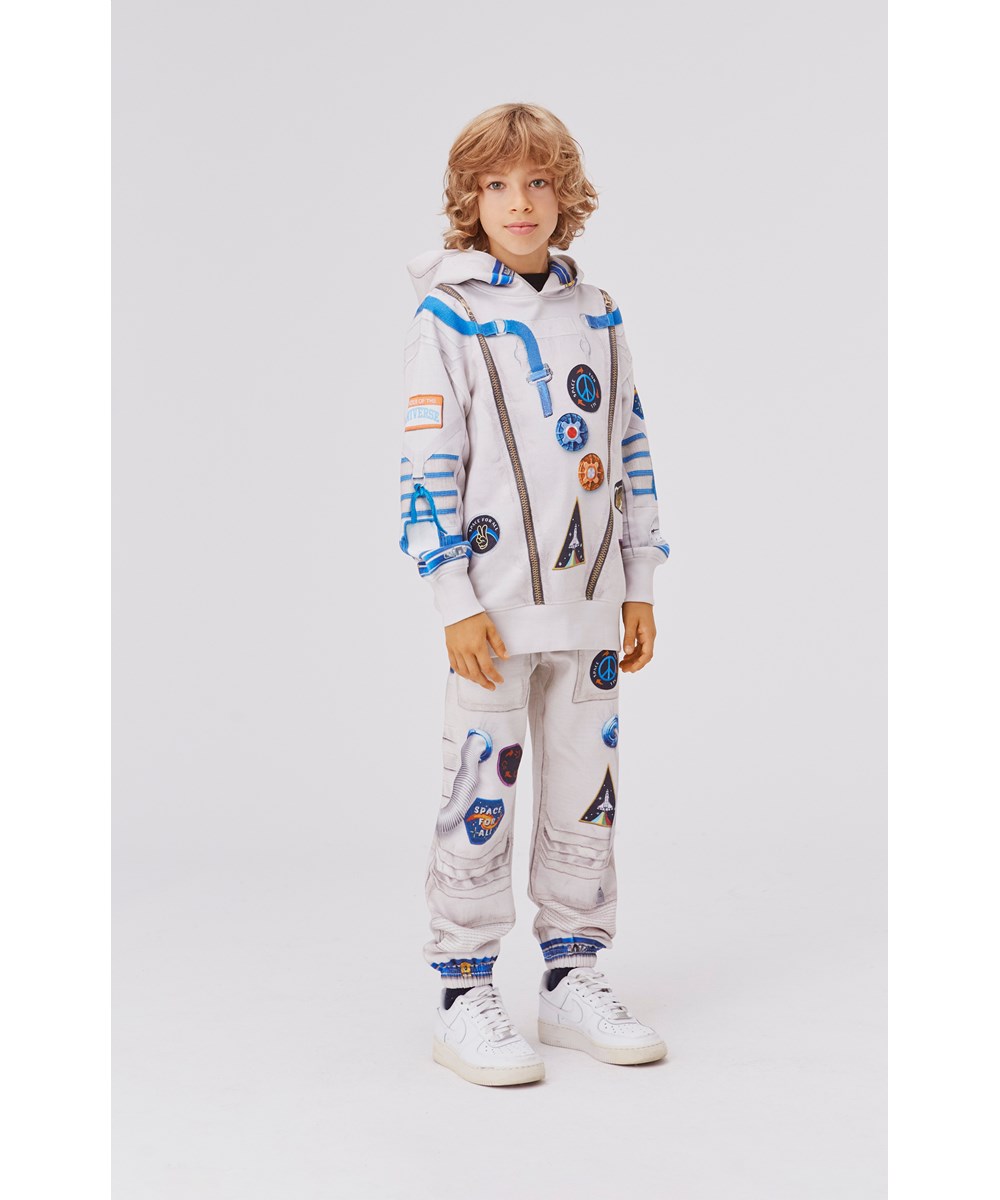 Am - Be Astronaut - Light coloured unisex sweatpants with astronaut print