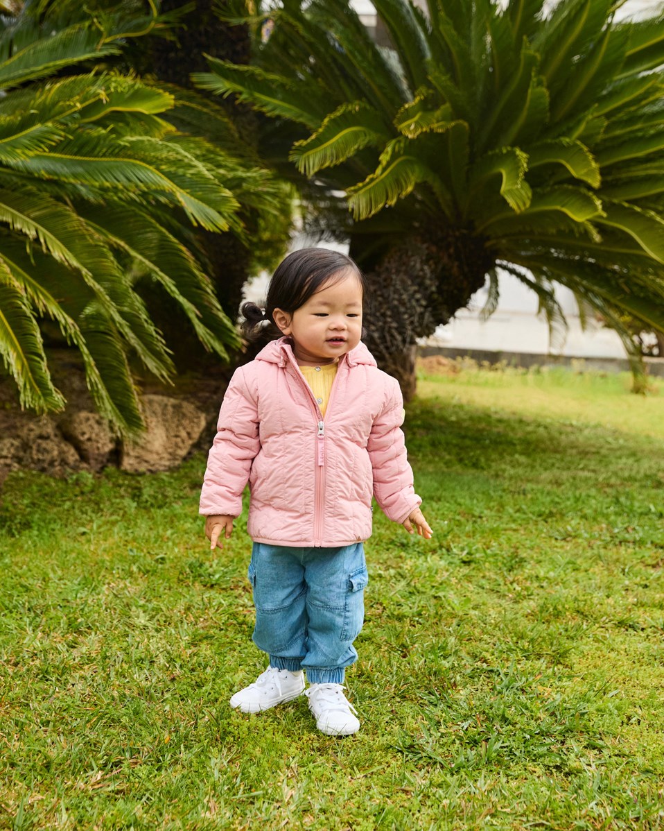 Sae - Sky Indigo - Light blue cargo pants in organic cotton chambray for baby.