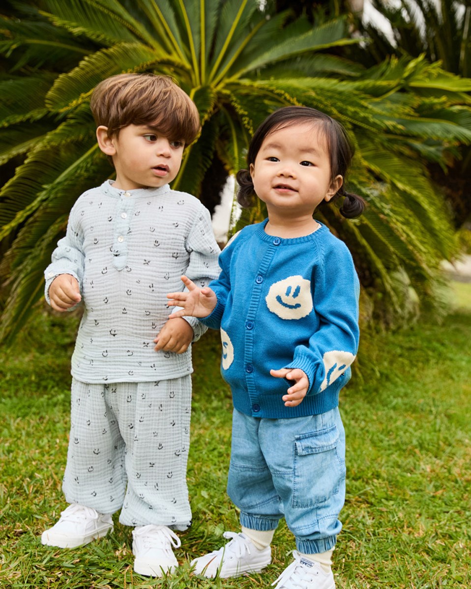 Sae - Sky Indigo - Light blue cargo pants in organic cotton chambray for baby.