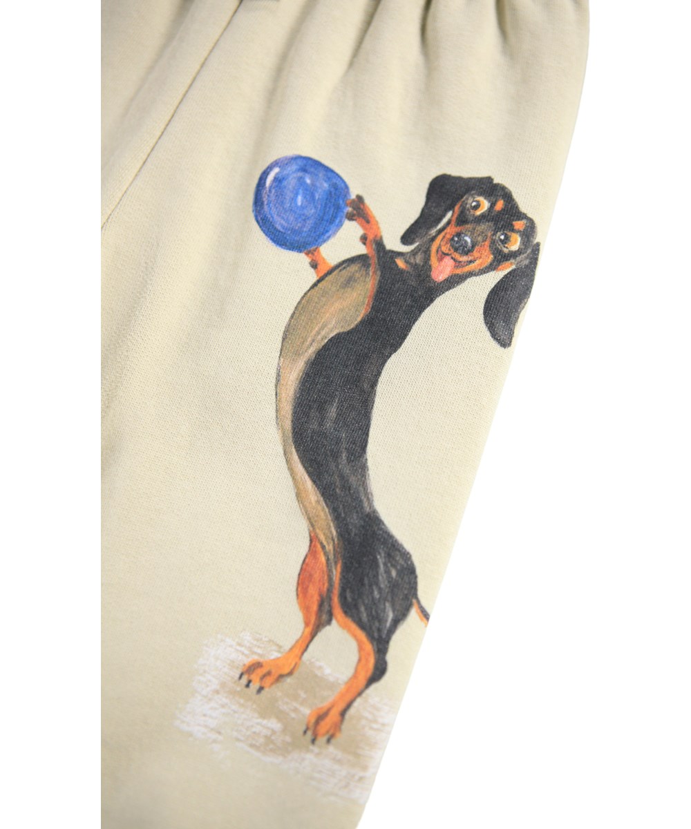 Simeon - Dog Play - Soft beige pants for the little ones made of organic cotton with a dachshund print.