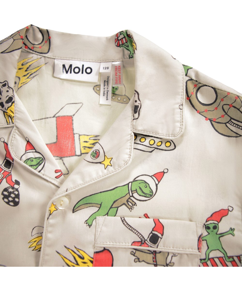 Lex - Spacy Nights - Beiges Pyjama-Set für Kinder aus Öko-Baumwolle mit einem ''Christmas in space'' Druck.