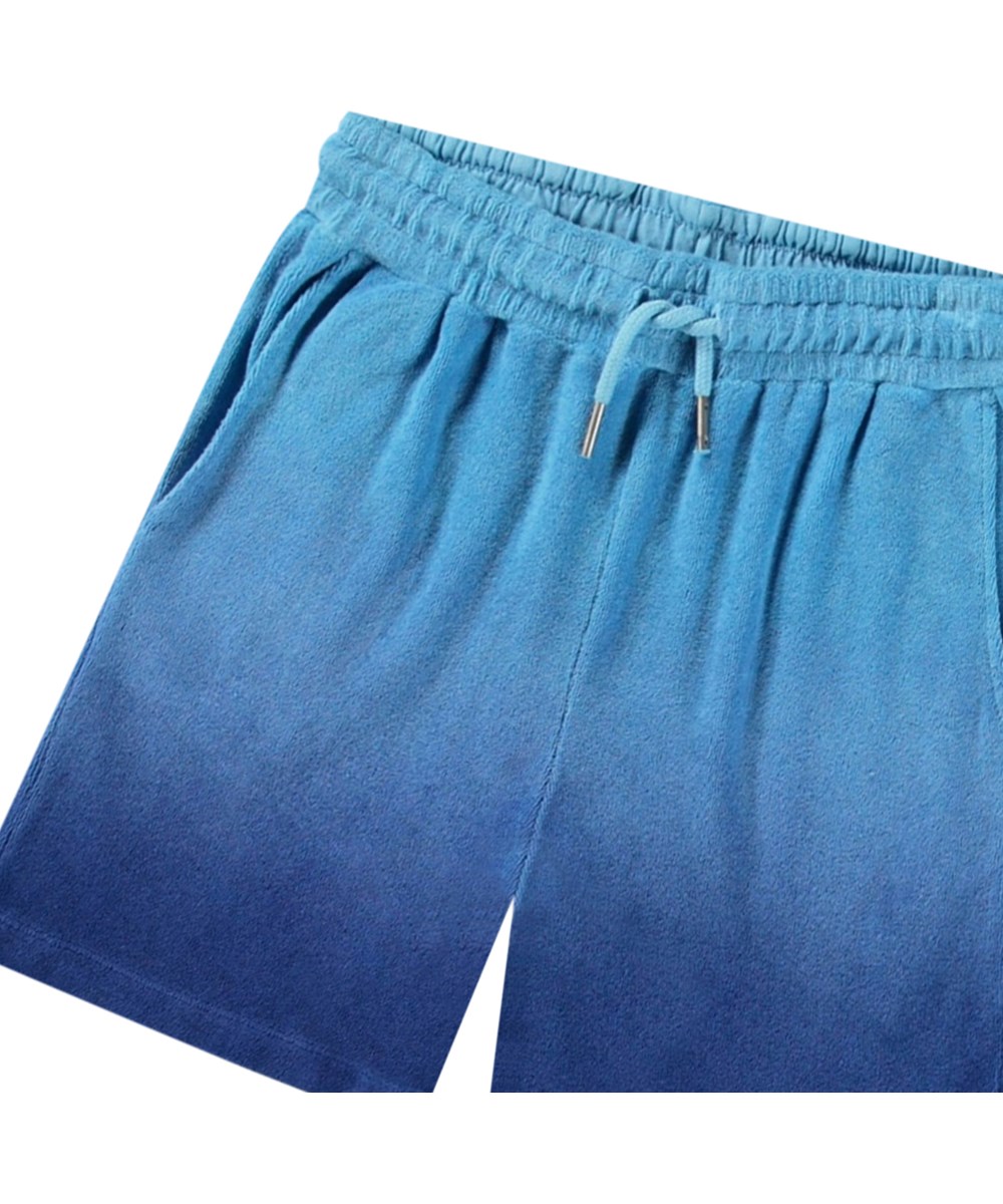 Abay - Mazarine Blue - Knielange Frottee-Shorts für aktive Kinder aus Öko-Baumwolle in Blautönen.