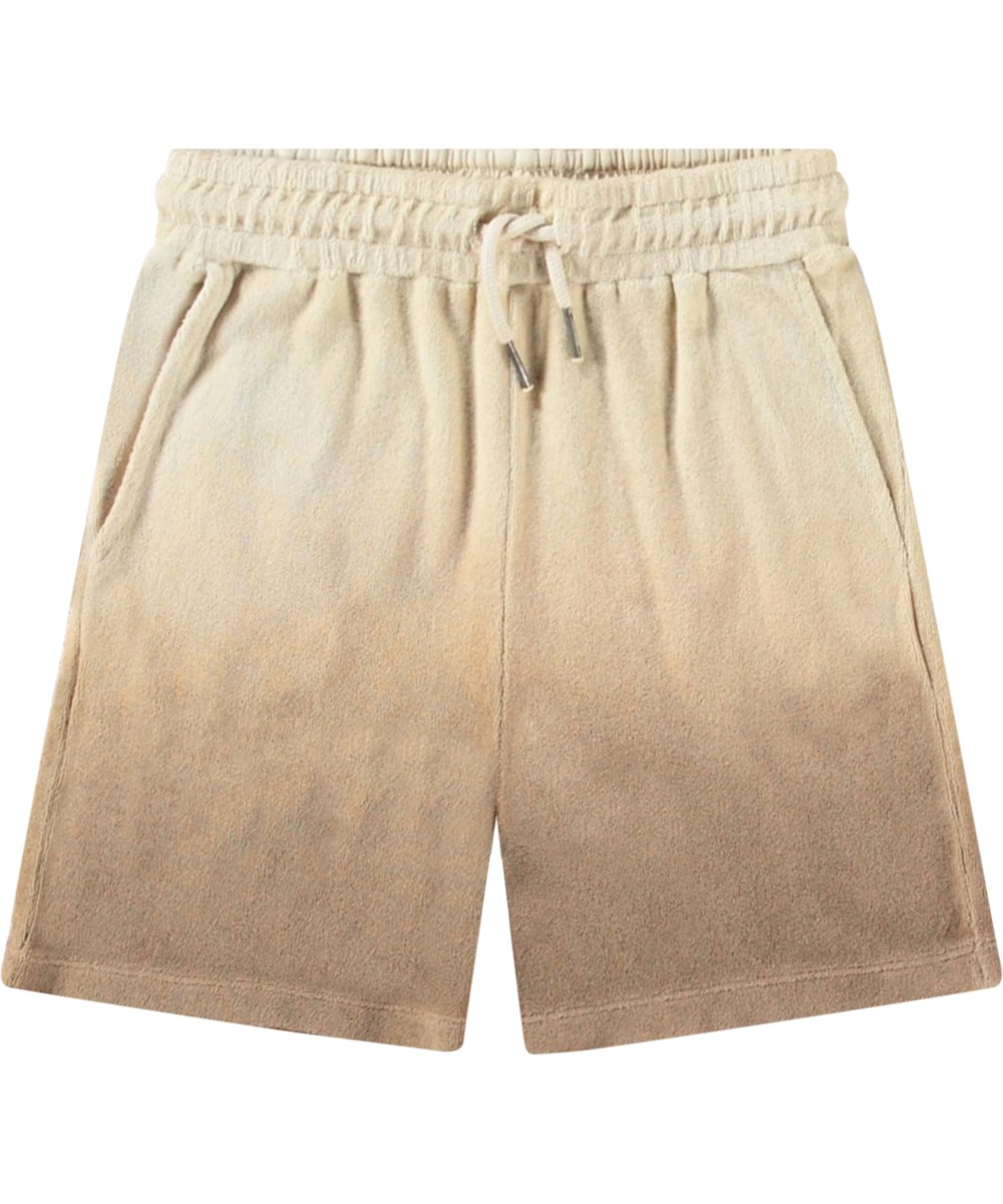 Abay - Sandalwood - Knielange Frottee-Shorts für aktive Kinder aus Öko-Baumwolle in Beige- und Brauntönen.