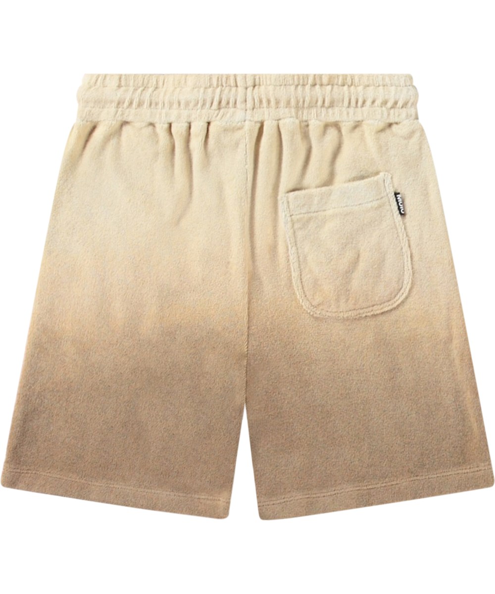 Abay - Sandalwood - Knielange Frottee-Shorts für aktive Kinder aus Öko-Baumwolle in Beige- und Brauntönen.