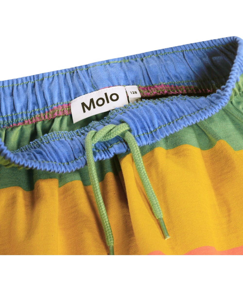 Adiano - Rainbow Block - Kinder-Shorts aus Bio-Baumwolle mit Regenbogenstreifen