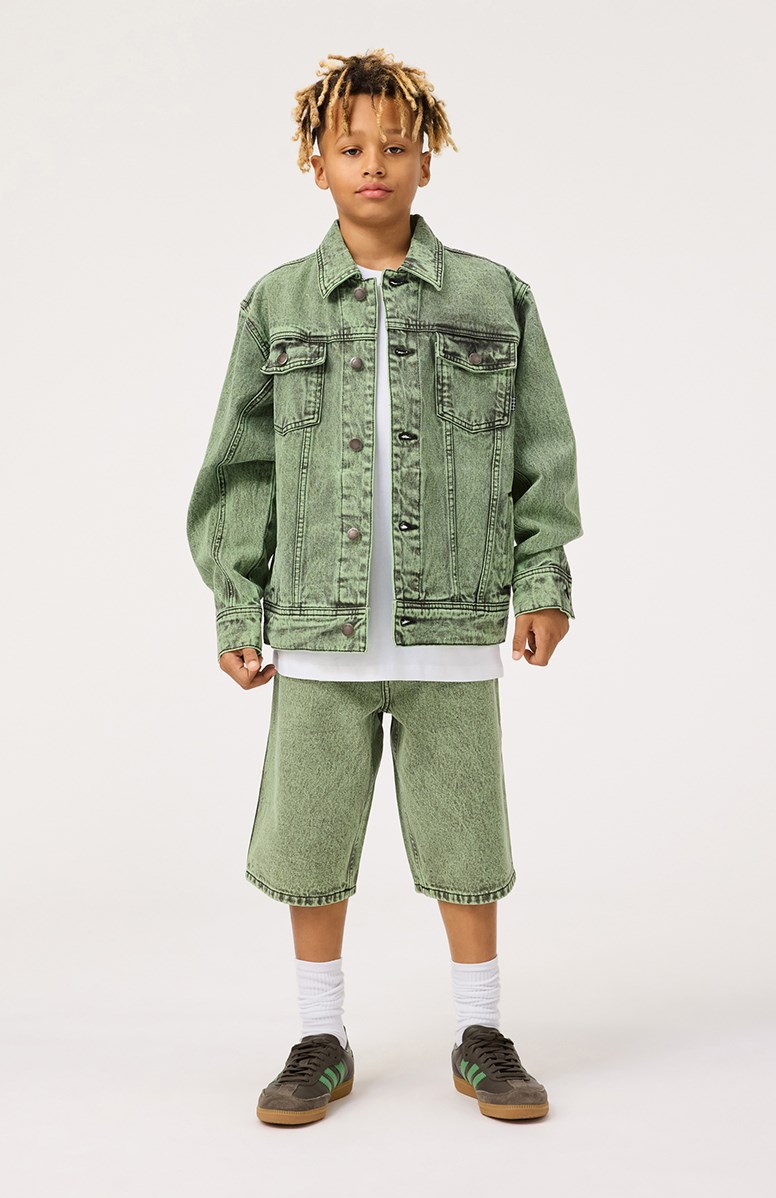 Art - Cambuci Dye - Green knee-length denim shorts in organic cotton for children.