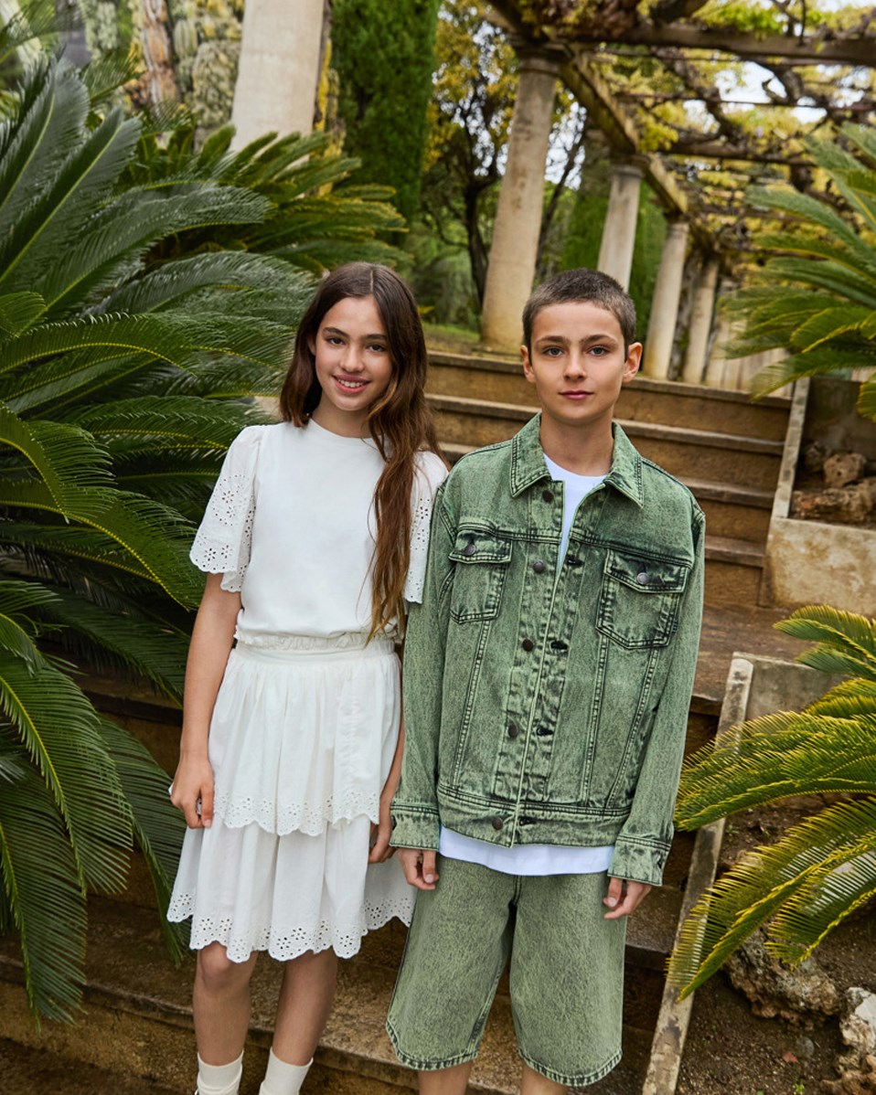 Art - Cambuci Dye - Green knee-length denim shorts in organic cotton for children.