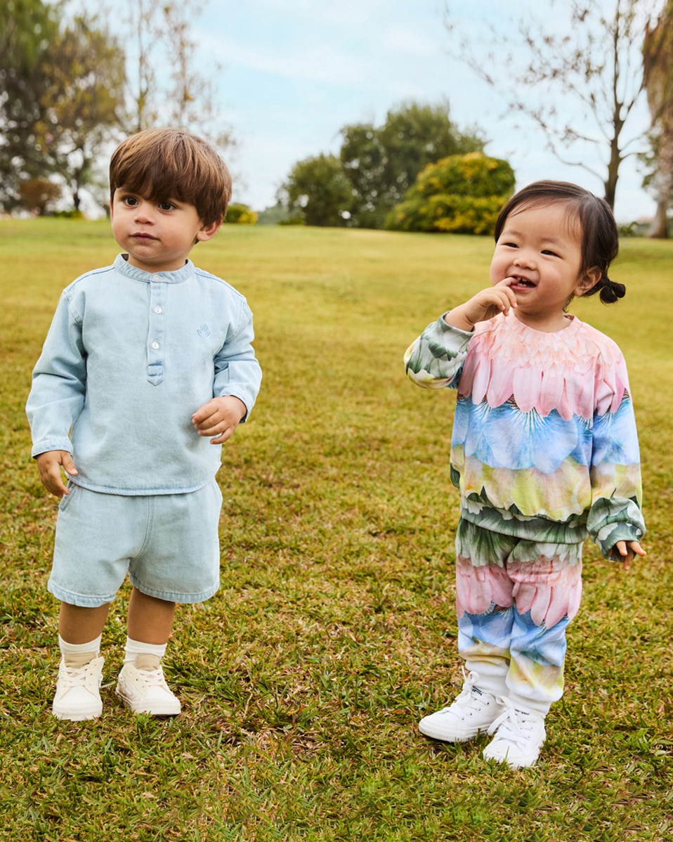 Shine - Misty Denim - Hellblaue Öko-Baumwoll-Denim-Shorts für Babys.