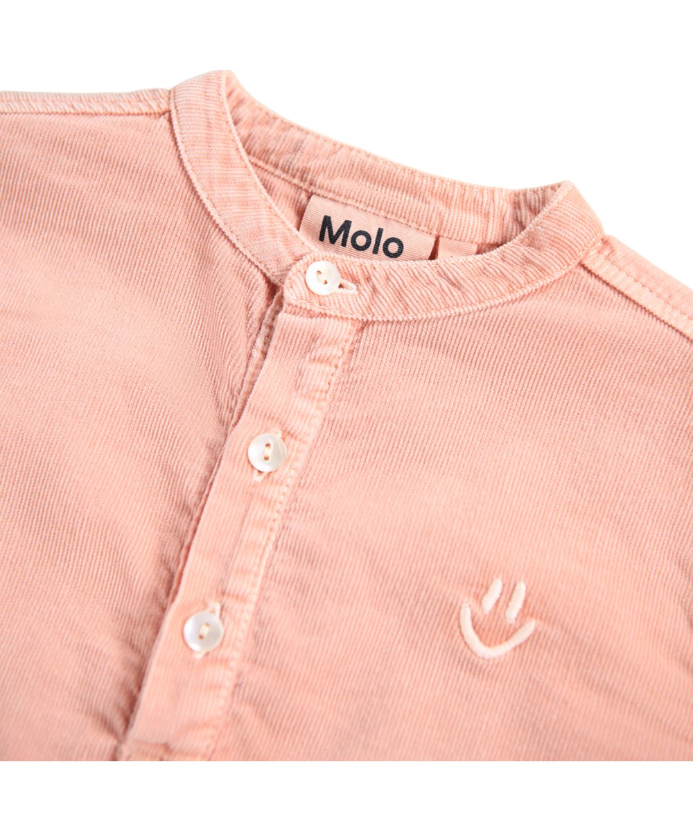 Enoz - Rose Cloud - Rosa fløjlsskjorte til baby i økologisk bomuld.