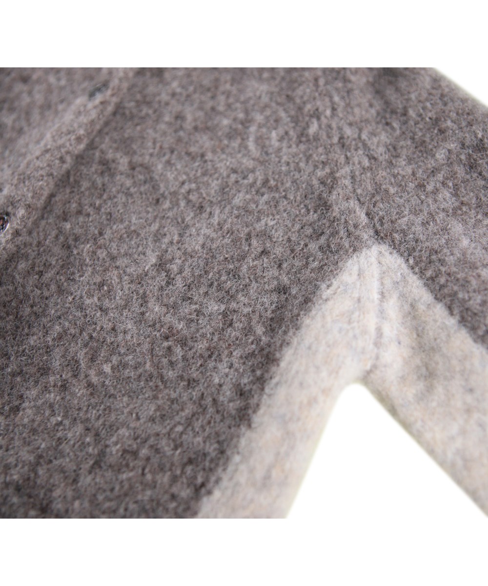 Bash - Echo Melange - Grijze wollen vest voor de kleintjes gemaakt van een zachte wolmix.