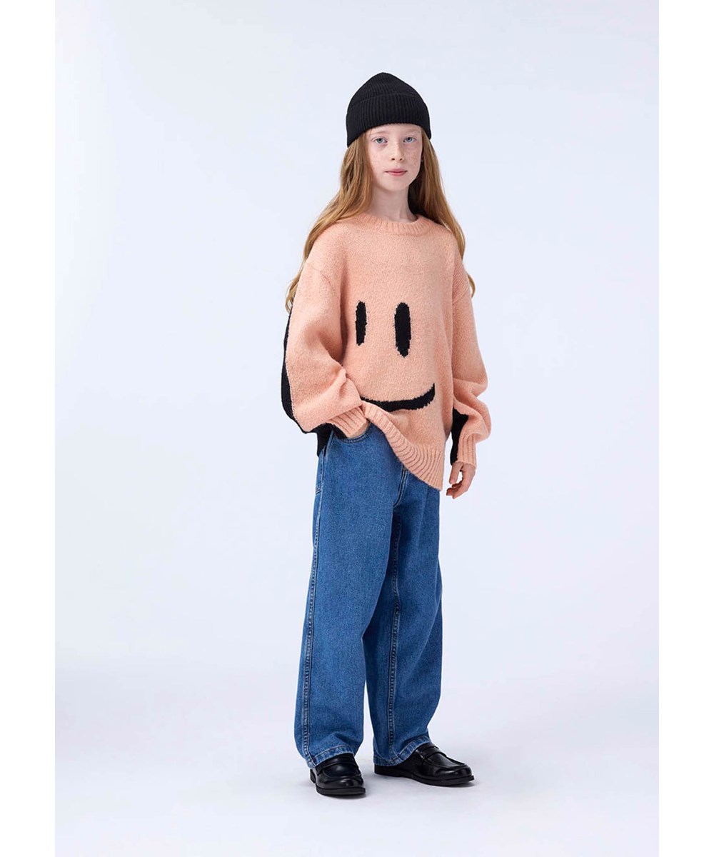 Bello - Double Smile - Roze en zwart gebreide kindertrui gemaakt van een alpacawolmix met lachende gezichten.